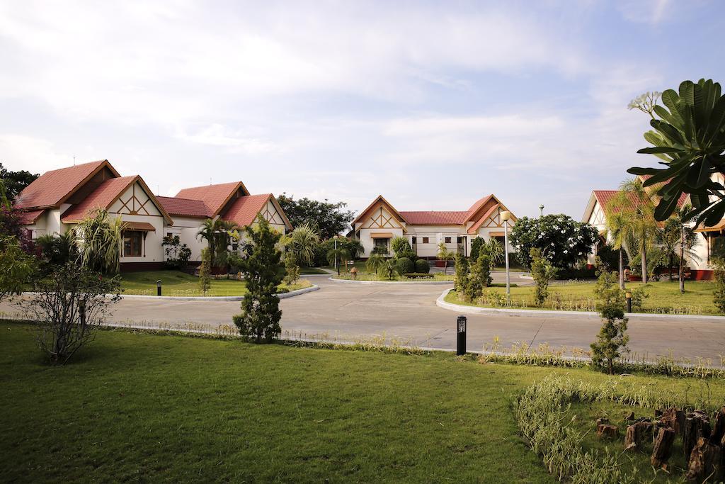 Myat Taw Win Hotel Naypyidaw Quarto foto