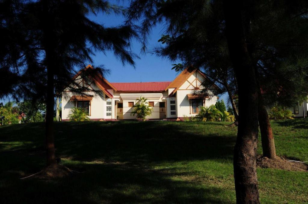 Myat Taw Win Hotel Naypyidaw Exterior foto