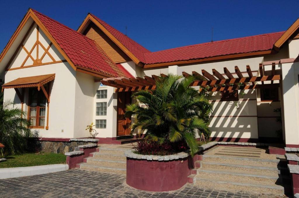 Myat Taw Win Hotel Naypyidaw Exterior foto
